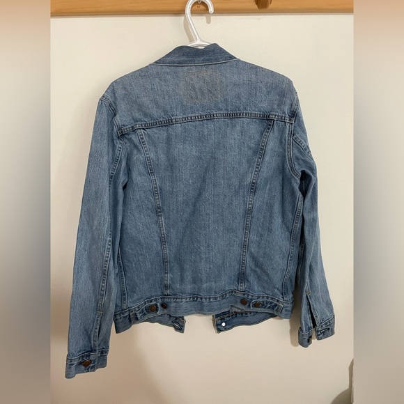 Levi’s Women’s Denim Jacket, size medium - Picture 2 of 4